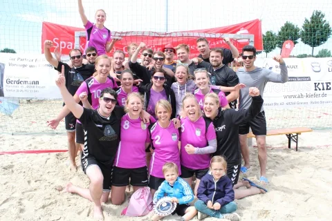 Handballszene beim Beachcup der Handballfreunde Reckenfeld